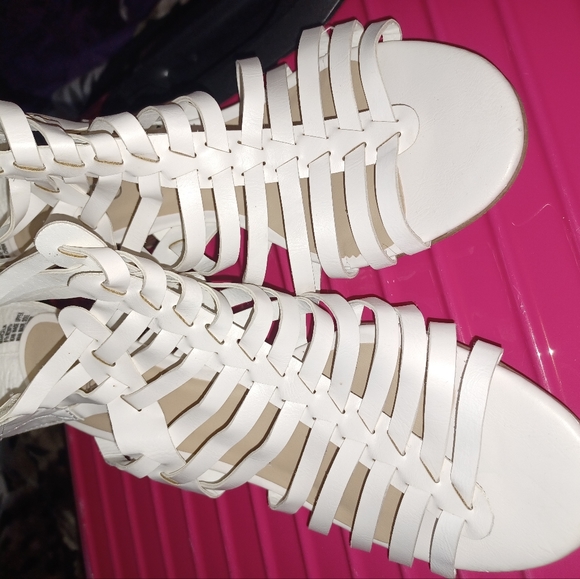 * 2 day hold * New white sandels white strappy 9 1/2 wide - Picture 3 of 7